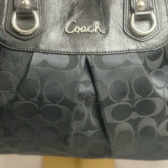 COACH Ashley Signature Carryall Shoulder Bag -GUC - Picture 3 of 15